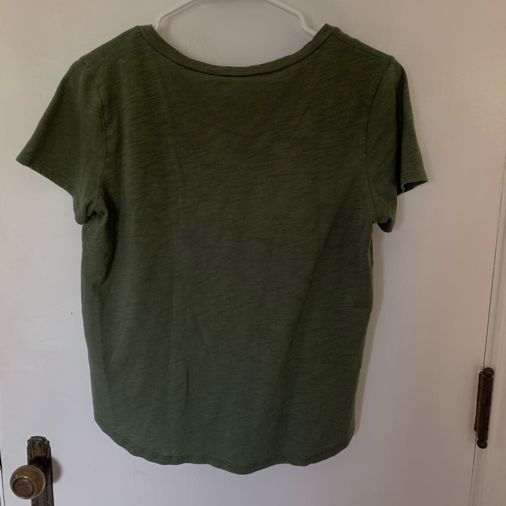 AEO V-Neck - Picture 3 of 3